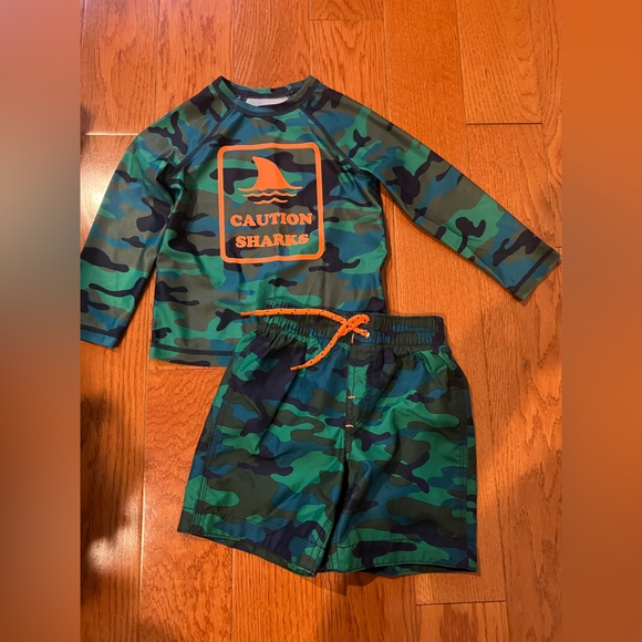 GAP Other - GAP Kids Green and Blue Camouflage Rashguard Set like new